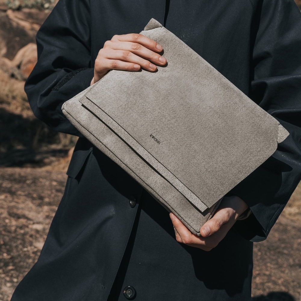 KWONN bag. Minimalist Gray Crossbody Shoulder Bag - Picture 5 of 9